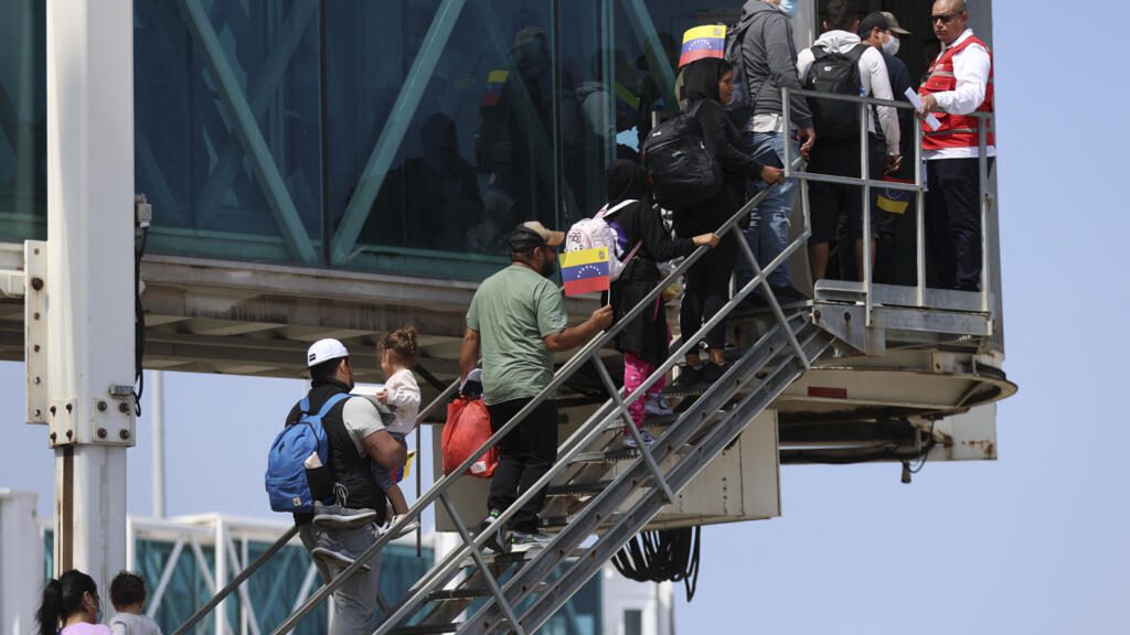 El Supremo mantiene el veto a Trump para deportar migrantes con una ley de tiempos de guerra