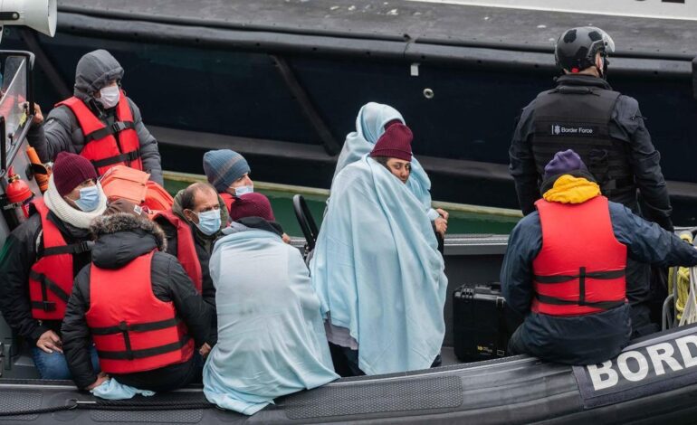 El Reino Unido reduce a la mitad la inmigración neta tras endurecer la concesión de visados