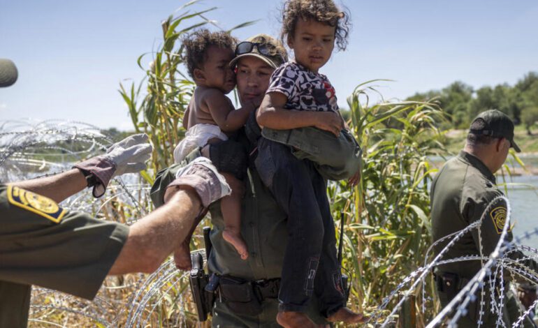 "No hemos sabido más de la bebé": Trump retoma la separación familiar en su política antimigrante