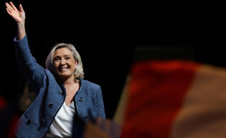 Le Pen insta a sus seguidores a usar las municipales de 2026 como «trampolín» para llegar al poder: «Os necesito ahora»