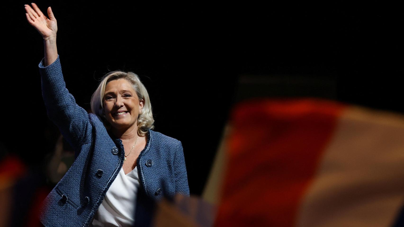 Le Pen insta a sus seguidores a usar las municipales de 2026 como «trampolín» para llegar al poder: «Os necesito ahora»
