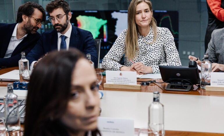 Comienza la segunda reunión para analizar la crisis eléctrica con la presencia de Aagesen y Corredor, presidenta de Redeia