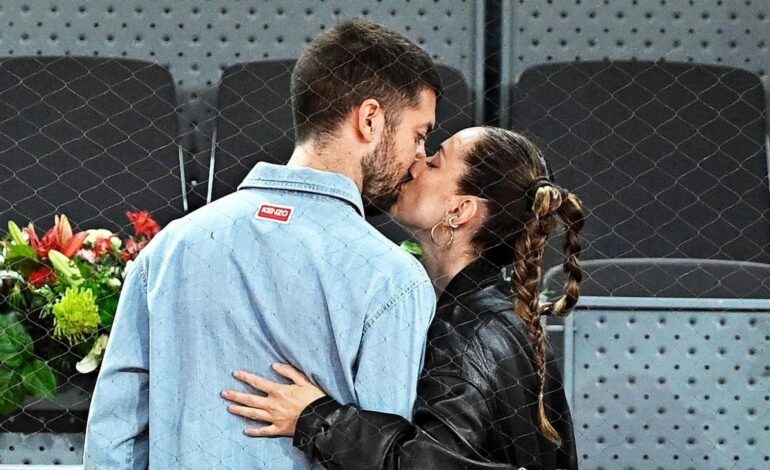 todos los detalles de su plan de tenis, con beso final incluido
