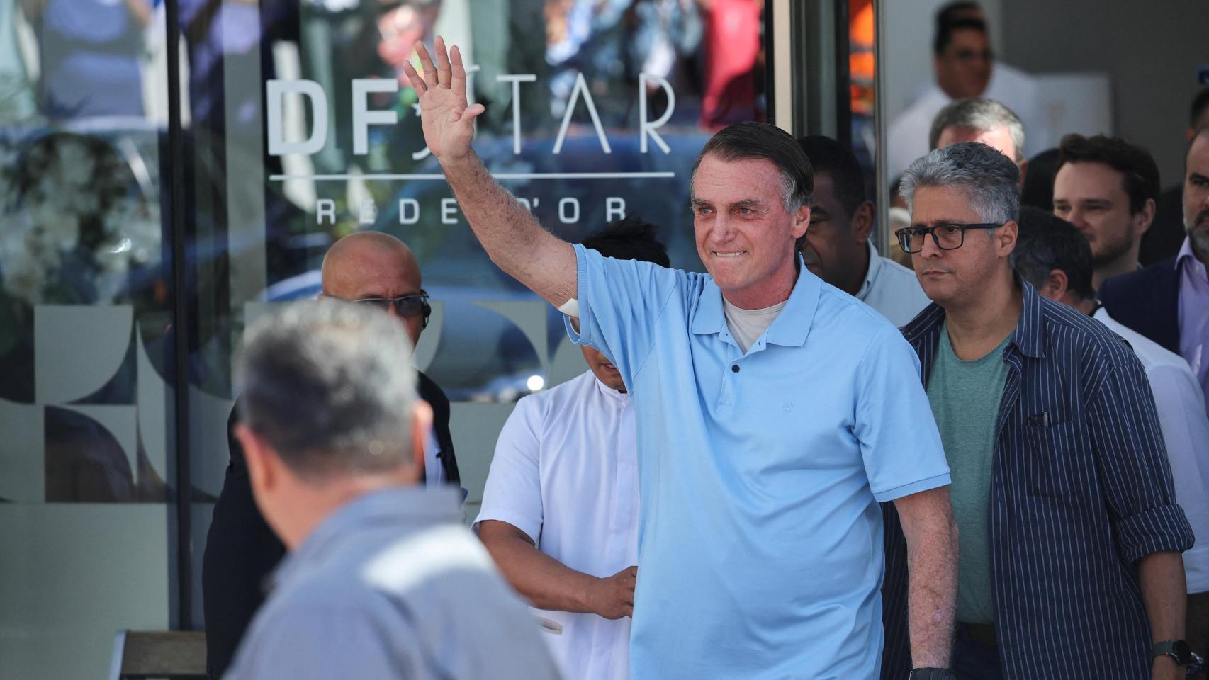 Bolsonaro recibe el alta tras pasar tres semanas ingresado por una larga operación para desobstruir el intestino