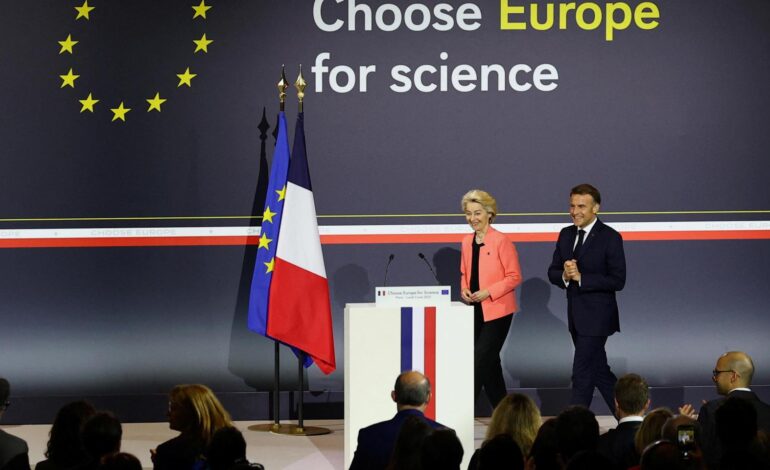 Von der Leyen anuncia 500 millones de euros para atraer a investigadores de EEUU que huyen de las políticas de Trump