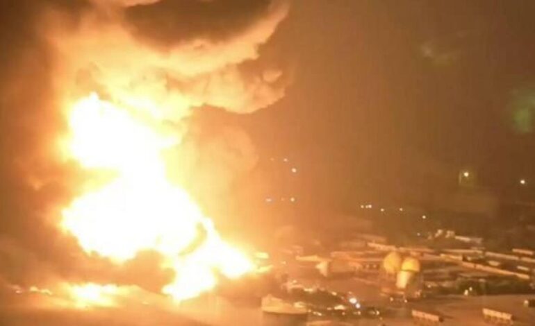 Israel y EEUU bombardean objetivos hutíes en Yemen en respuesta al misil que impactó en el aeropuerto de Tel Aviv