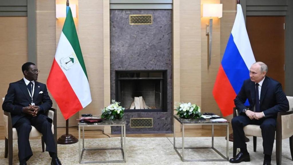 El presidente de Guinea Ecuatorial, Teodoro Obiang, durante su reunión con el presidente ruso, Vladimir Putin.