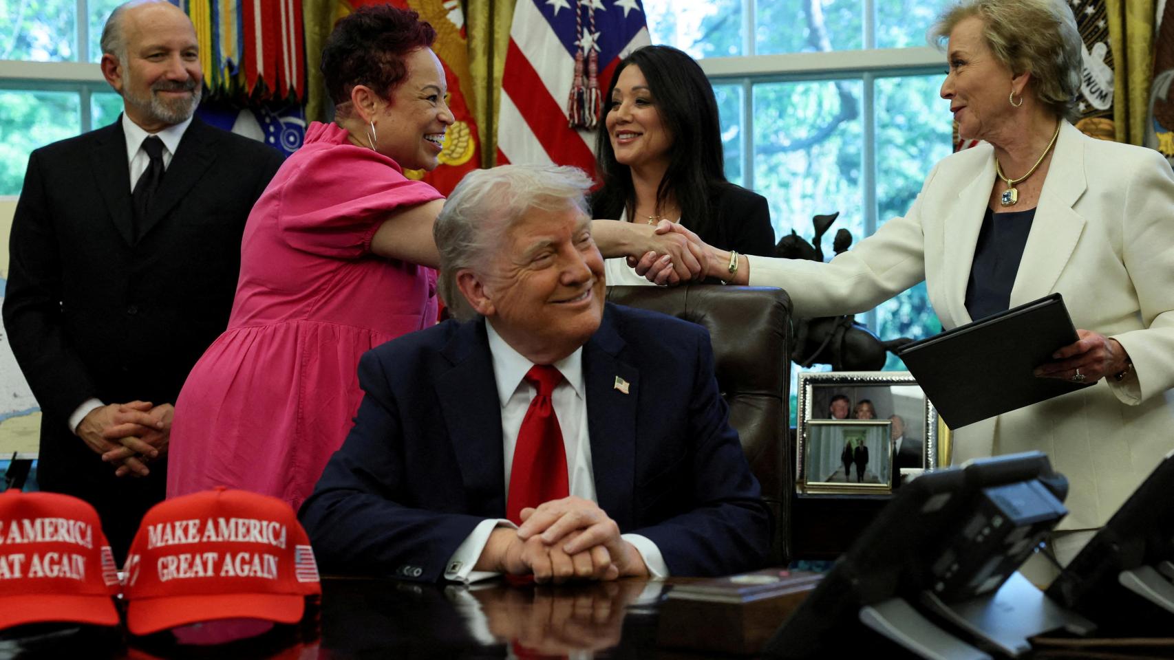 El Tribunal Supremo de Estados Unidos allana el camino a Trump para excluir a las personas trans del Ejército