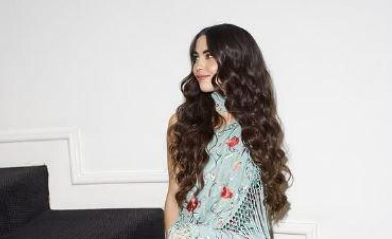 La noche que Lili Mangriñán eclipsó a su hermana, Violeta, con un espectacular vestido bordado con flecos