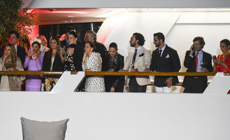 El fiestón del millonario mexicano Ricardo Salinas en su yate de lujo para los famosos en la Feria de Abril