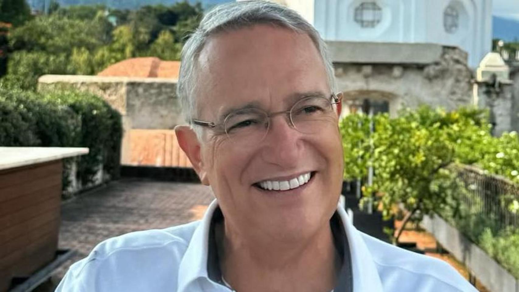 Ricardo Salinas, el millonario mexicano del que todos hablan tras celebrar una macrofiesta en su yate en plena Feria de Abril