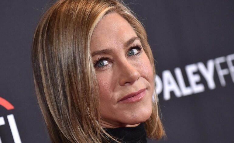 El hombre que estrelló su coche contra la casa de Jennifer Aniston se enfrenta a una pena de tres años por acoso