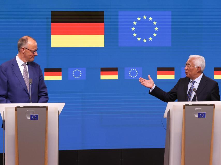 El nuevo canciller alemán, Friedrich Merz, y el presidente del Consejo Europeo, António Costa, durante su conferencia de prensa este viernes en Bruselas