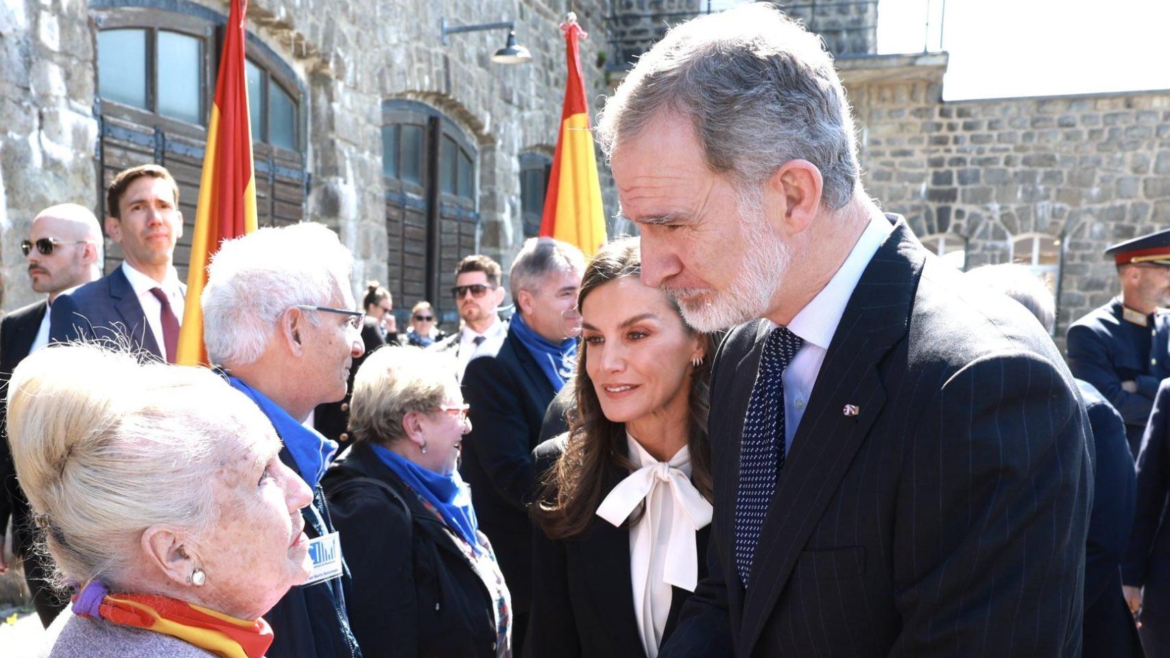 Los reyes, Felipe VI y Letizia, arropan a los familiares de las víctimas en el 80º aniversario de la liberación de Mauthausen