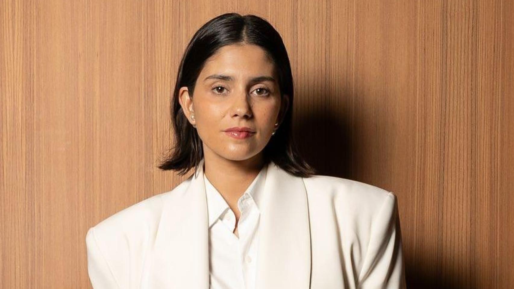 ¿Quieres promover la moda española e ir cómoda y en tendencia? María García de Jaime tiene el vestido perfecto