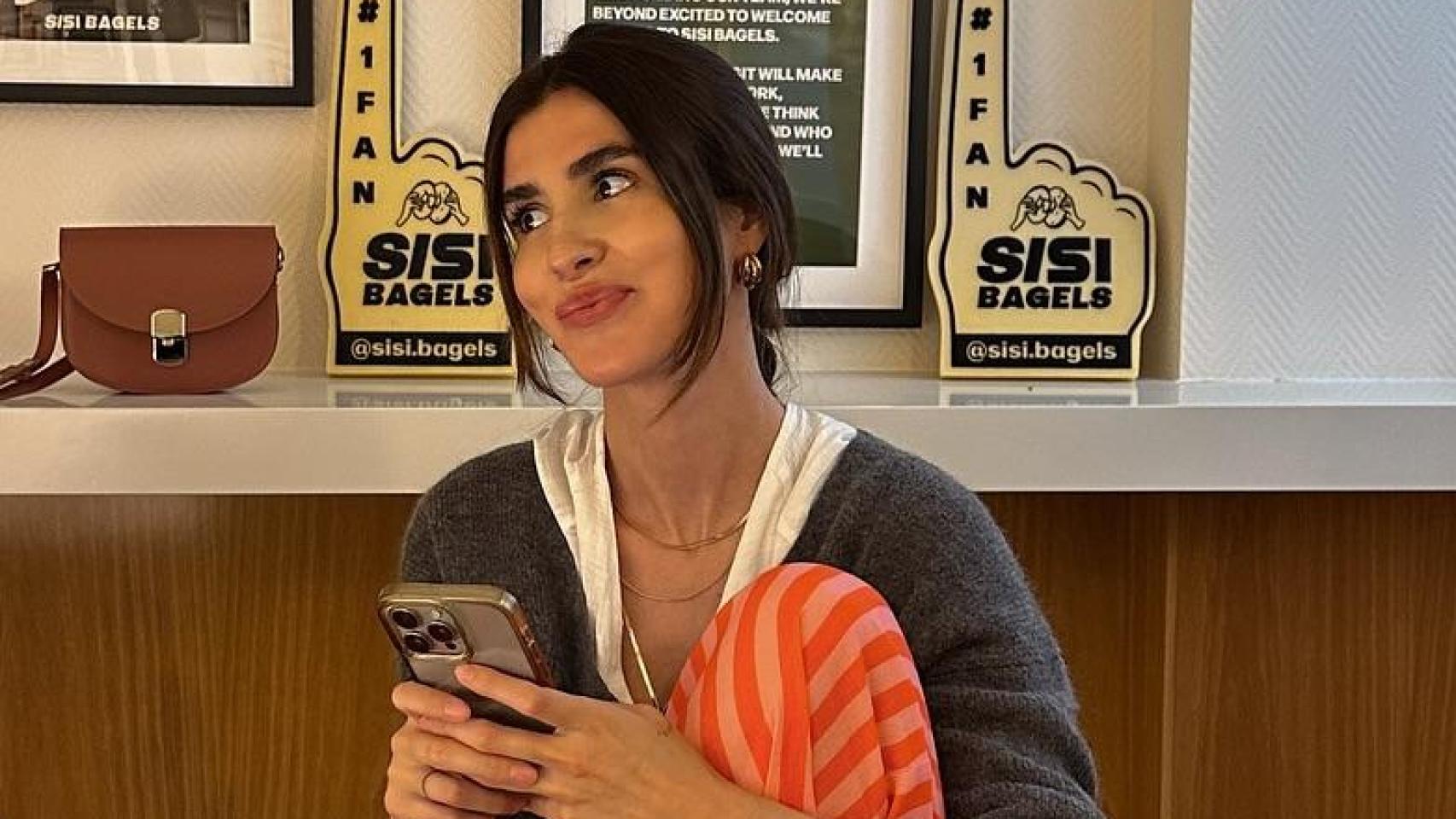 Rosa y rojo, ¿puñetazo en el ojo? La ‘influencer’ Mery Turiel desmiente la teoría de que estos colores no combinan entre sí