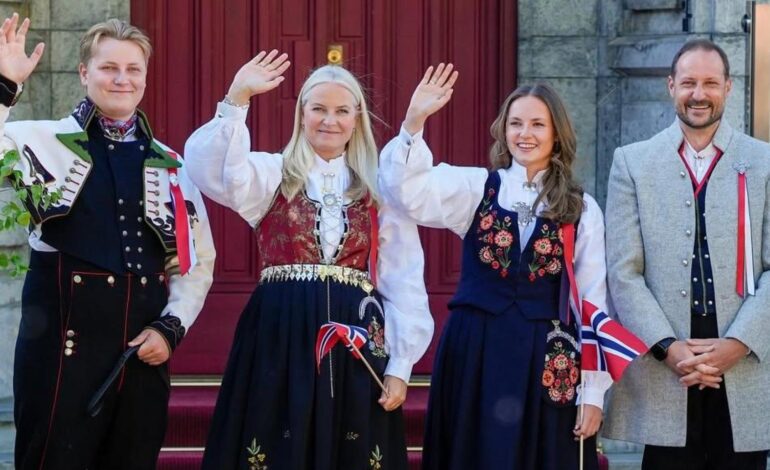 Haakon y Mette-Marit celebran el Día Nacional de Noruega con sus dos hijos, tras las nuevas polémicas de Marius Borg