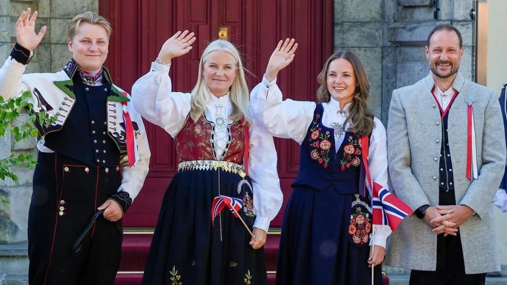 Haakon y Mette-Marit celebran el Día Nacional de Noruega con sus dos hijos, tras las nuevas polémicas de Marius Borg