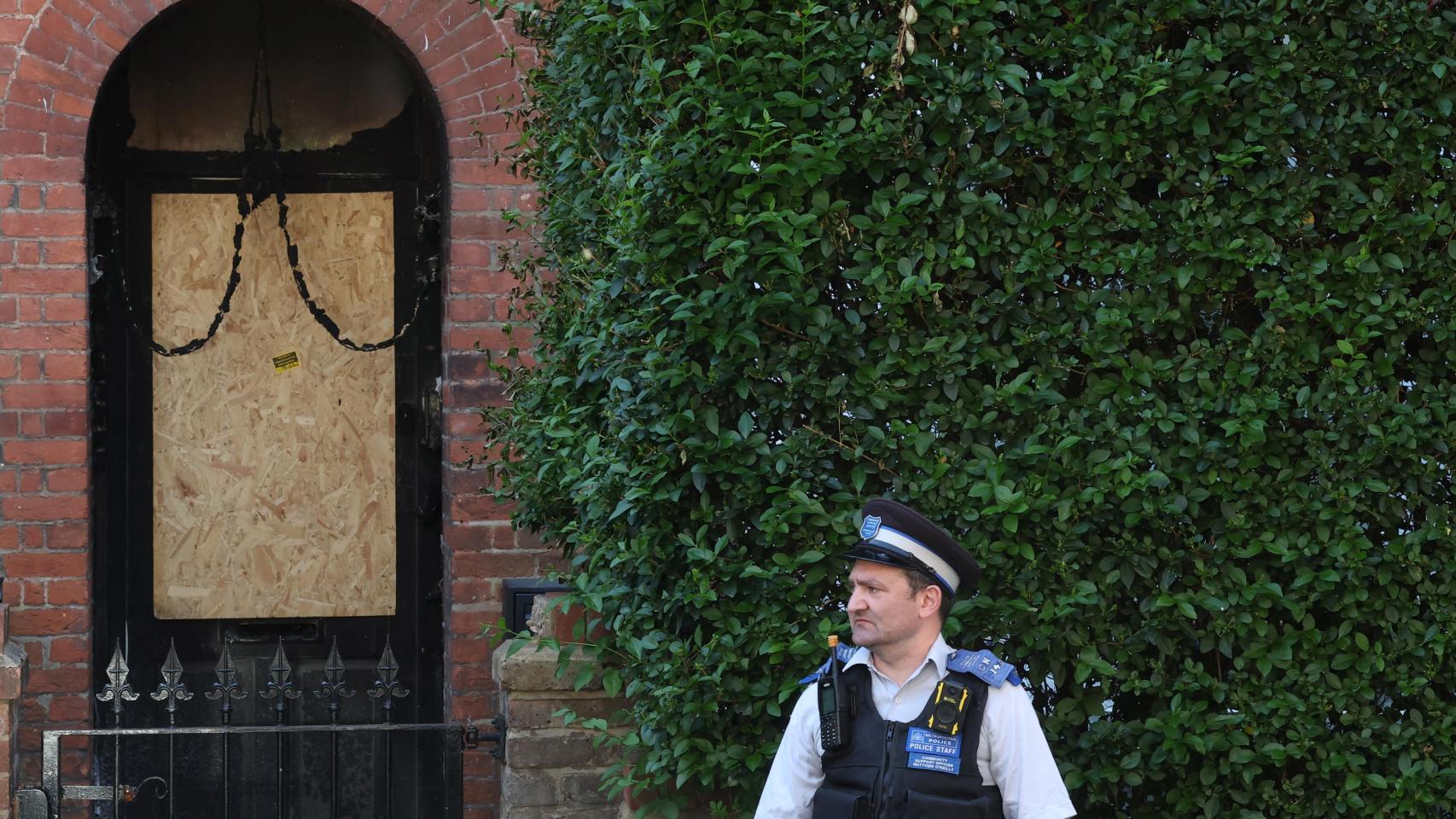 Detienen a un segundo sospechoso del incendio en la casa privada del primer ministro británico Keir Starmer