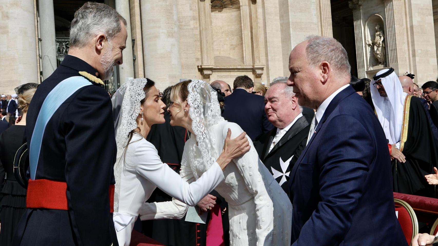 cónclave de ‘royals’ en el Vaticano por el inicio de pontificado de León XIV