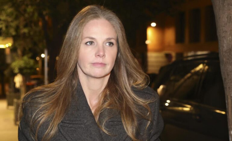 Genoveva Casanova reacciona, visiblemente molesta, a la tensa discusión entre Cayetano y Bárbara Mirjan