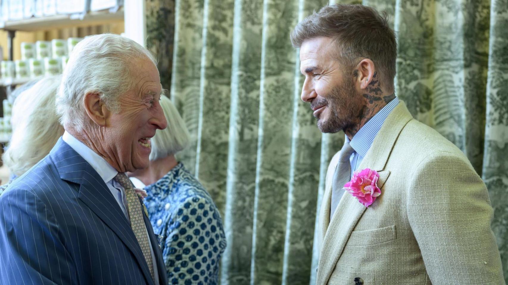 Carlos III y David Beckham se reencuentran tras los crecientes rumores de tensiones en la familia del exfutbolista