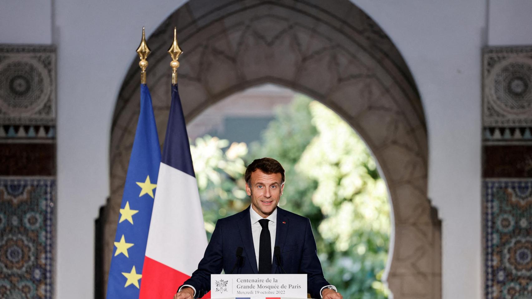 Macron estudia prohibir el uso del velo islámico en menores de 15 años ante la «amenaza» del avance del islamismo radical