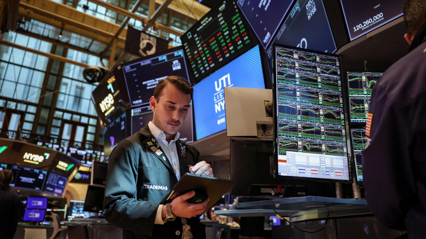 el Dow Jones intenta recuperar los 42.000 puntos