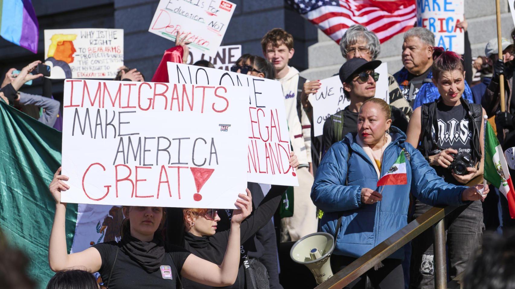 El Supremo de EEUU permite a Trump revocar la residencia temporal concedida por Biden a más de 532.000 inmigrantes