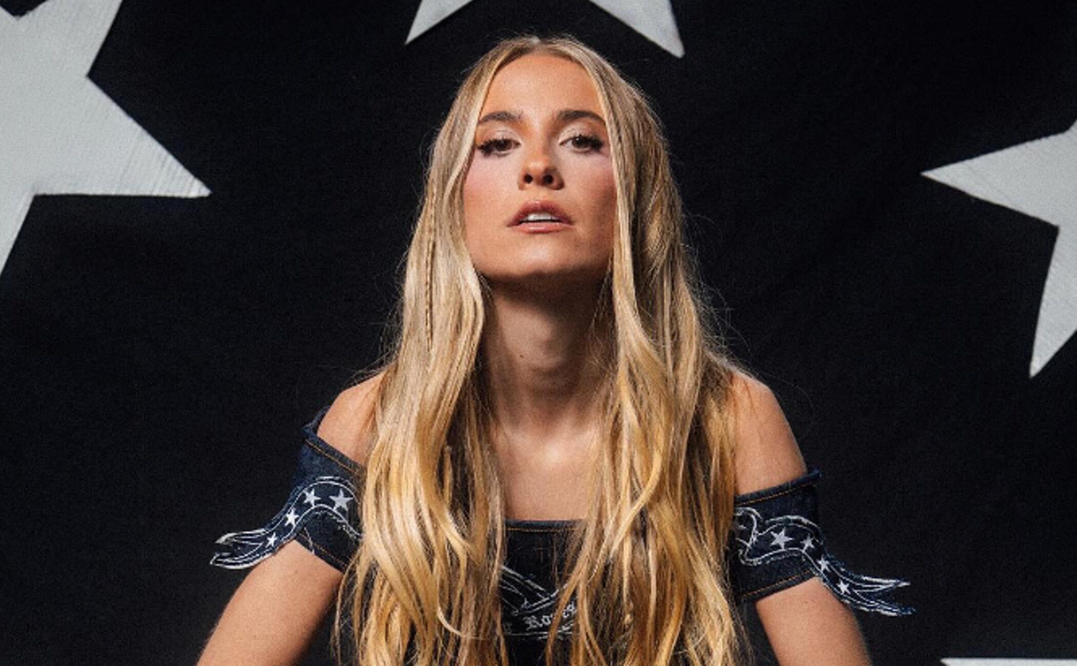 Paula Koops lanza su nuevo single ‘Se suponía’: «Es ese amor y todas esas promesas vacías que todos hemos vivido»