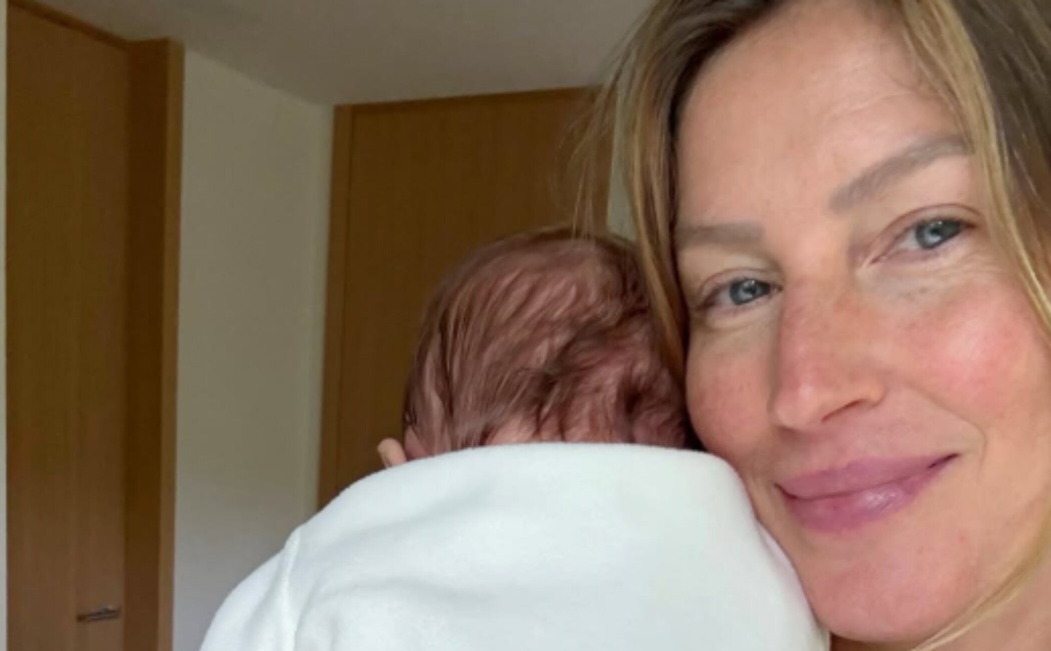 Gisele Bündchen celebra el Día de la Madre compartiendo las primeras fotos de su bebé