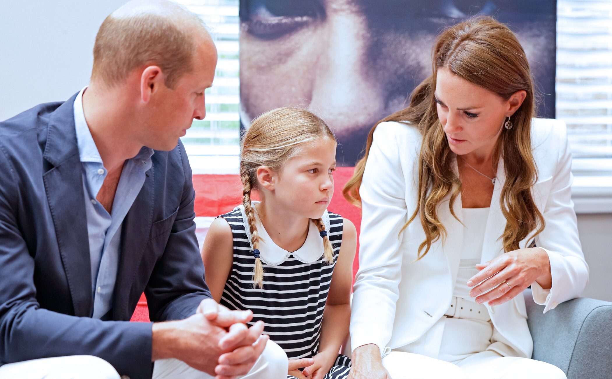 La manera con la que el Príncipe Guillermo y Kate Middleton protegen a la Princesa Charlotte para que no acabe como Harry