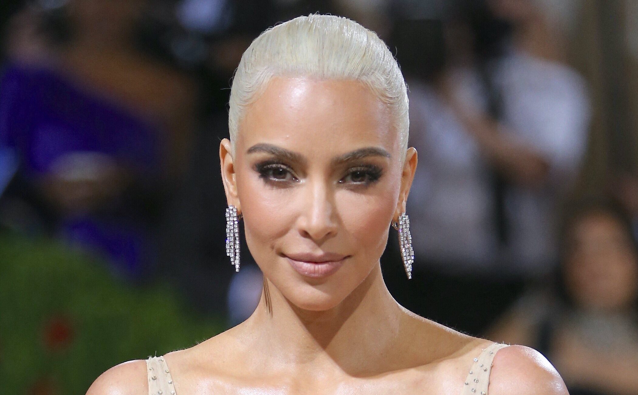 Kim Kardashian relata en el juicio el aterrador robo que sufrió París en 2016: «Estaba segura de que me iban a disparar»