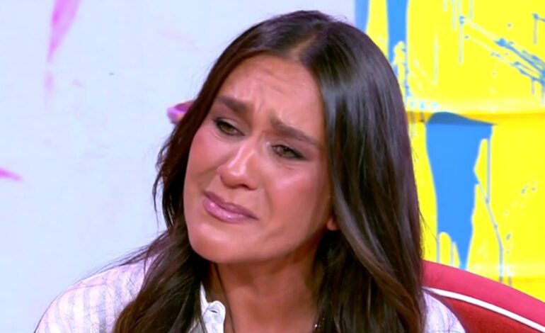 Laura Cuevas se emociona hablando de su marido: «Si no fuera por la presión, hubiera seguido con él»