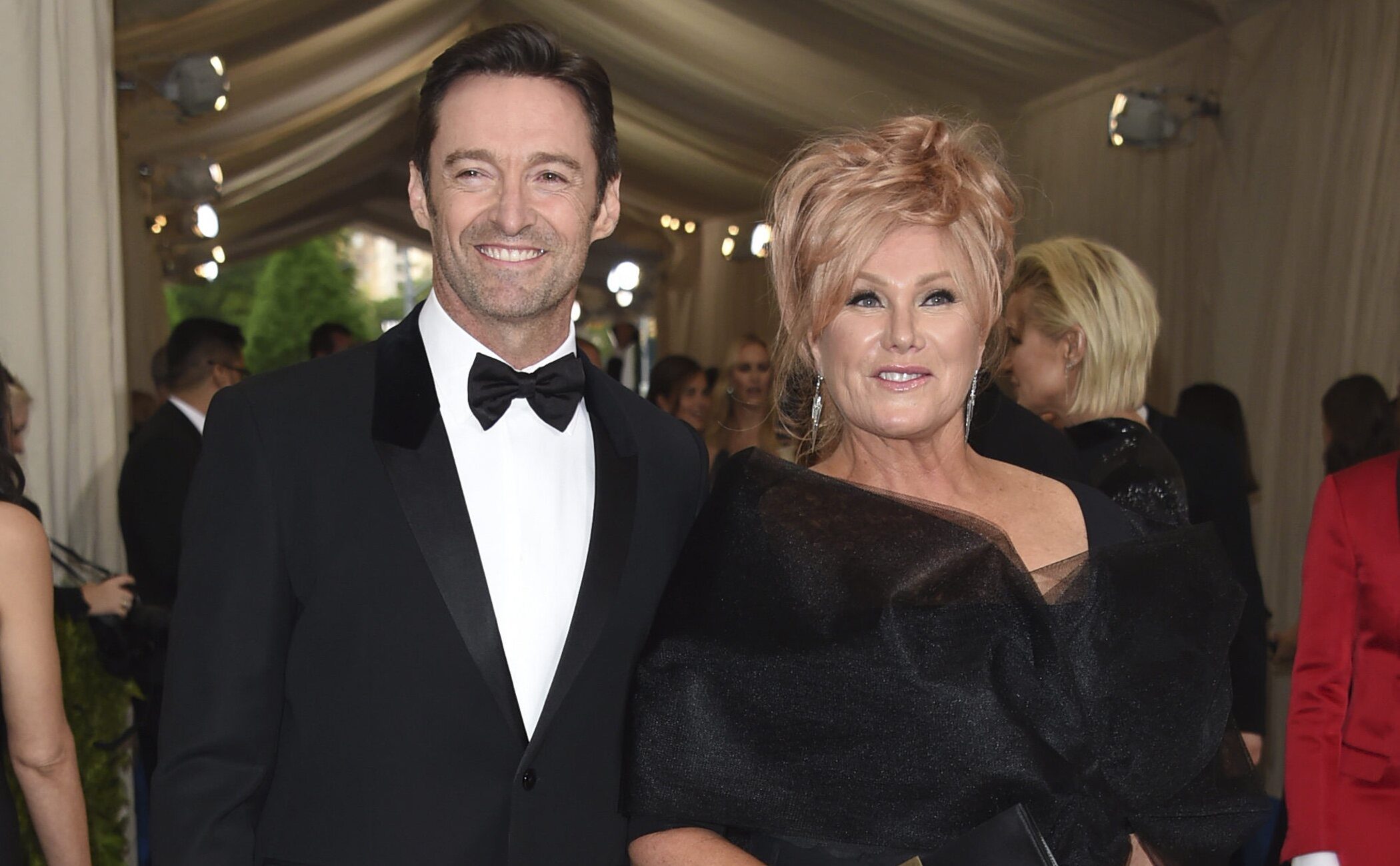 Deborra-Lee Furness habla de traición tras firmar finalmente el divorcio de Hugh Jackman dos años después de la separación