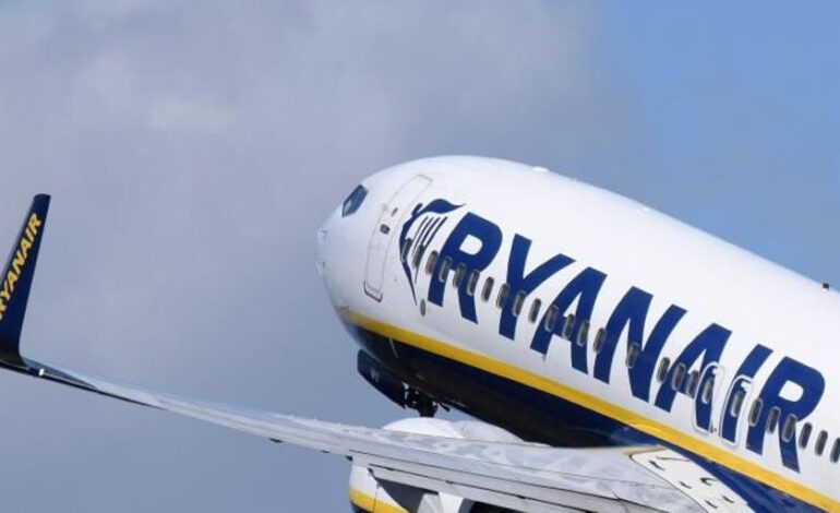 Ryanair obligará a los trabajadores no afiliados a CC.OO. a devolver miles de euros a partir de junio y les bajará el sueldo