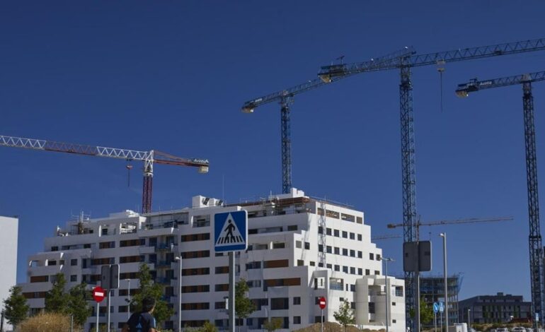 La compra de vivienda hace su mejor trimestre desde la crisis del ladrillo a pesar del nuevo récord del precio