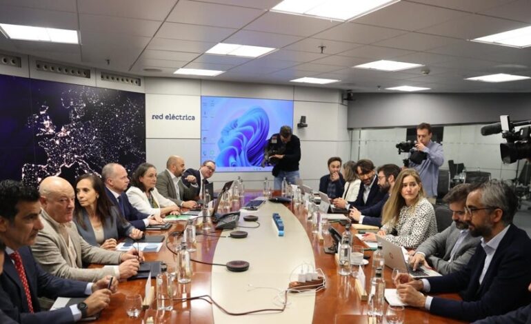 El Gobierno analizará por separado el error técnico y el ciberataque como causas del apagón del lunes