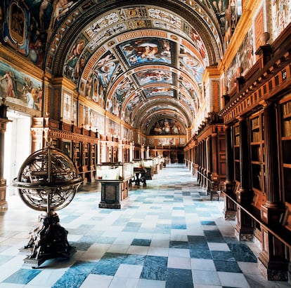 La Real Biblioteca del Monasterio de El Escorial (Comunidad de Madrid).