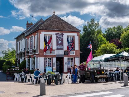 El Café Gondrée, en Bénouville, presume de ser la primera casa liberada en Francia en 1944 .