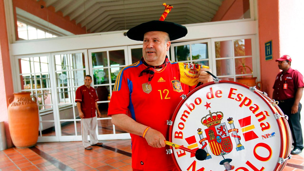 Muere Manolo el del Bombo, el aficionado más icónico del fútbol español