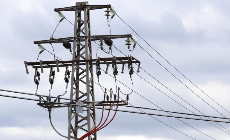 El precio de la luz cae este domingo a 11 euros y tendrá diez horas de coste cero o negativo