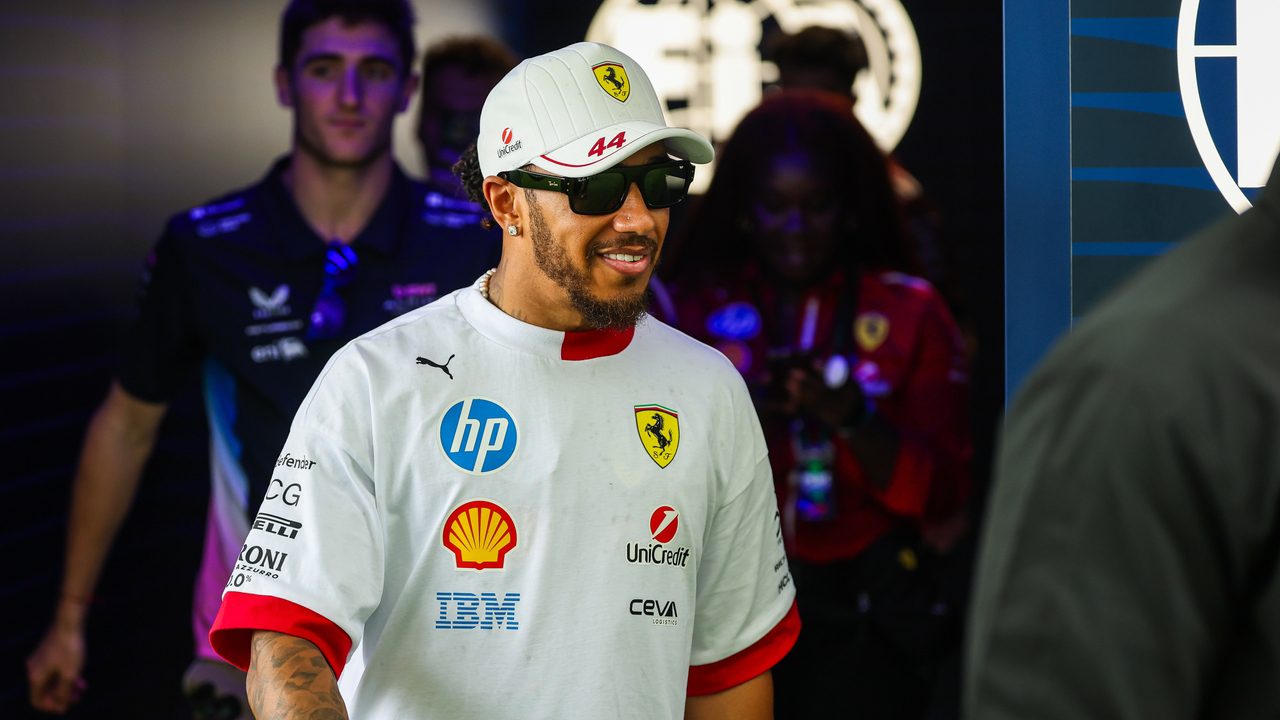 El jefe de Ferrari se lo deja muy claro a Lewis Hamilton: «Corremos para el equipo»