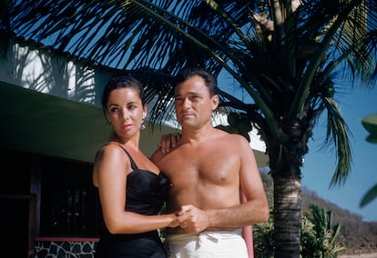 Elizabeth Taylor y Mike Todd, durante su luna de miel en Acapulco, en 1957.