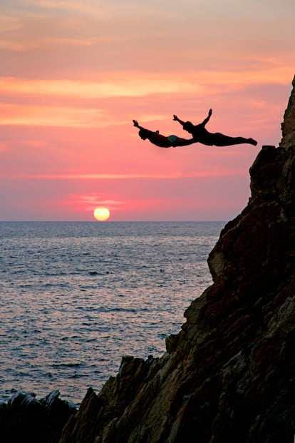Dos skippers al atardecer en el cierre del barranco.