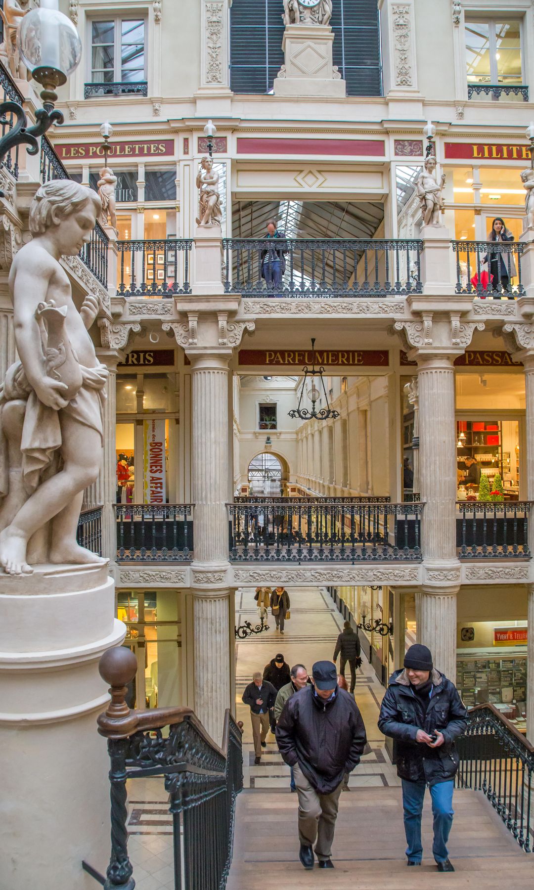 El Passage Pommeraye, una preciosa galería cubierta del s. XIX con tiendas y cafeterías donde disfrutar de una tarde de compras