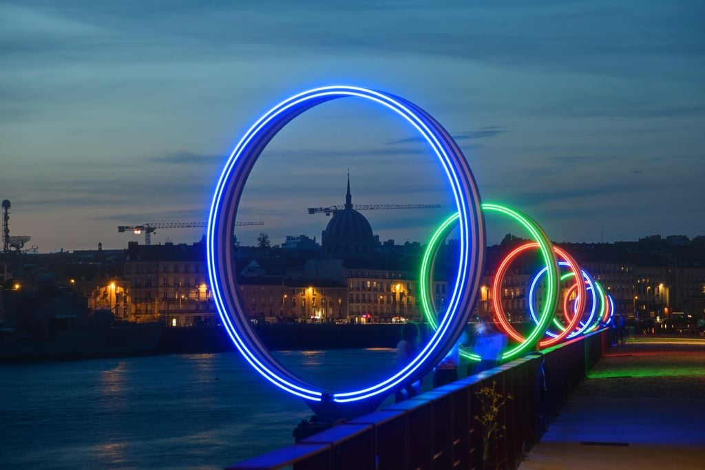 Les Anneaux, obra de Daniel Buren y Patrick Bouchain. Están en el  Quai des Antilles, en la Isla de Nantes