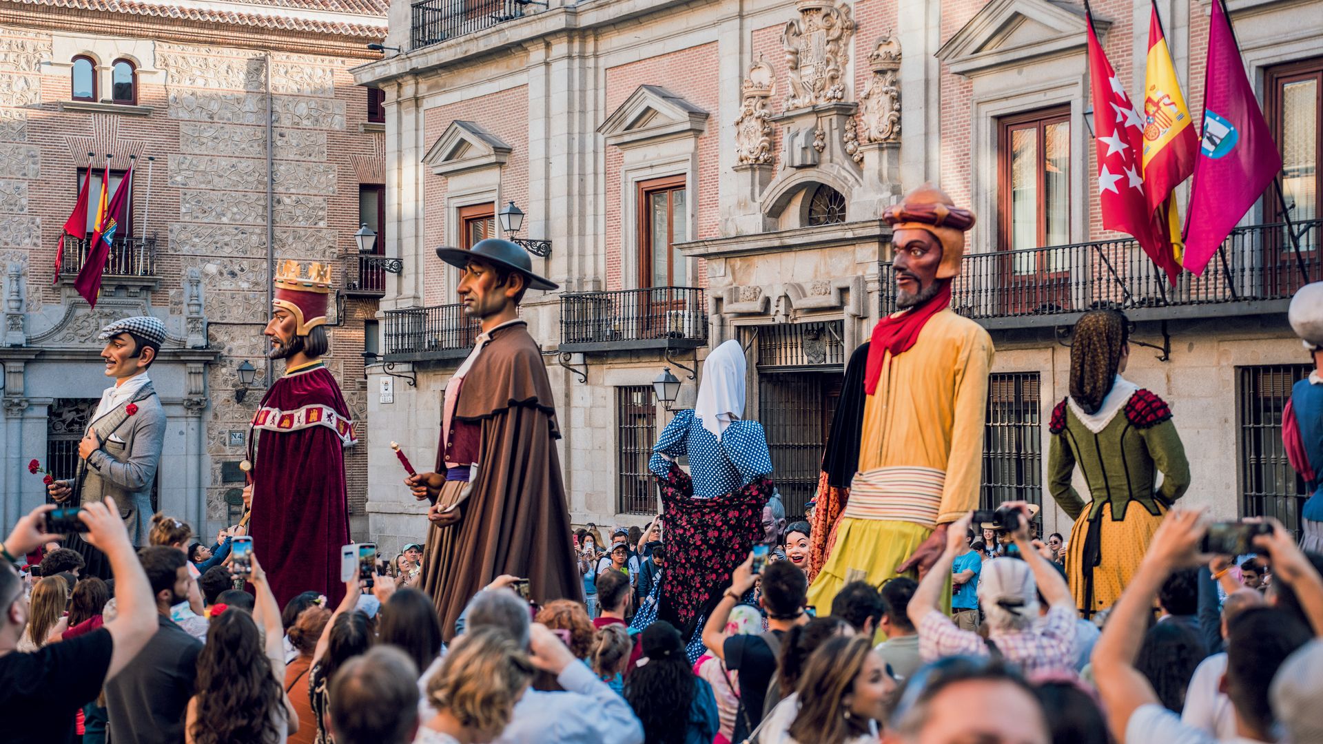 Desfile gigante y Cabezudos de San Isidro en Madrid