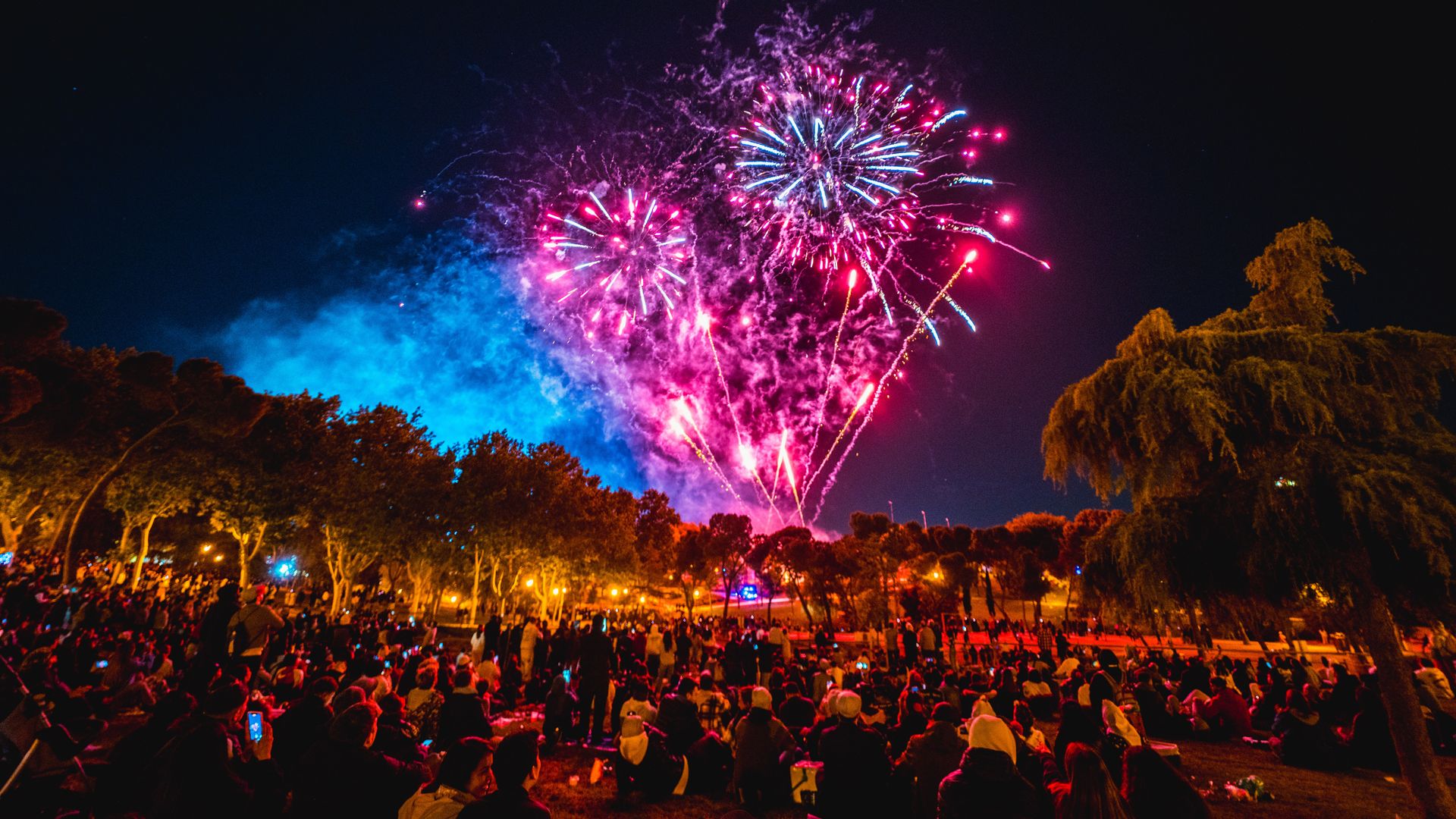 Fuegos artificiales para las festividades de San Isidro en Madrid