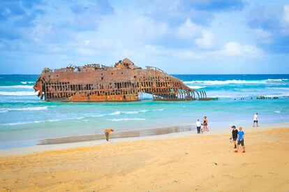 Los restos del buque español 'Santa María', encallado en la costa norte de Boa Vista desde 1968.